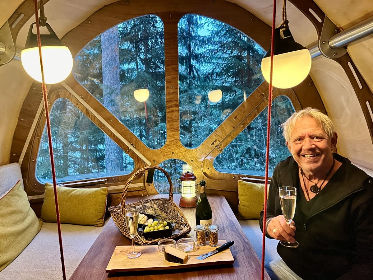 Design Cabin– "Oddis Öga" with Bubbly and Dinner — Packages