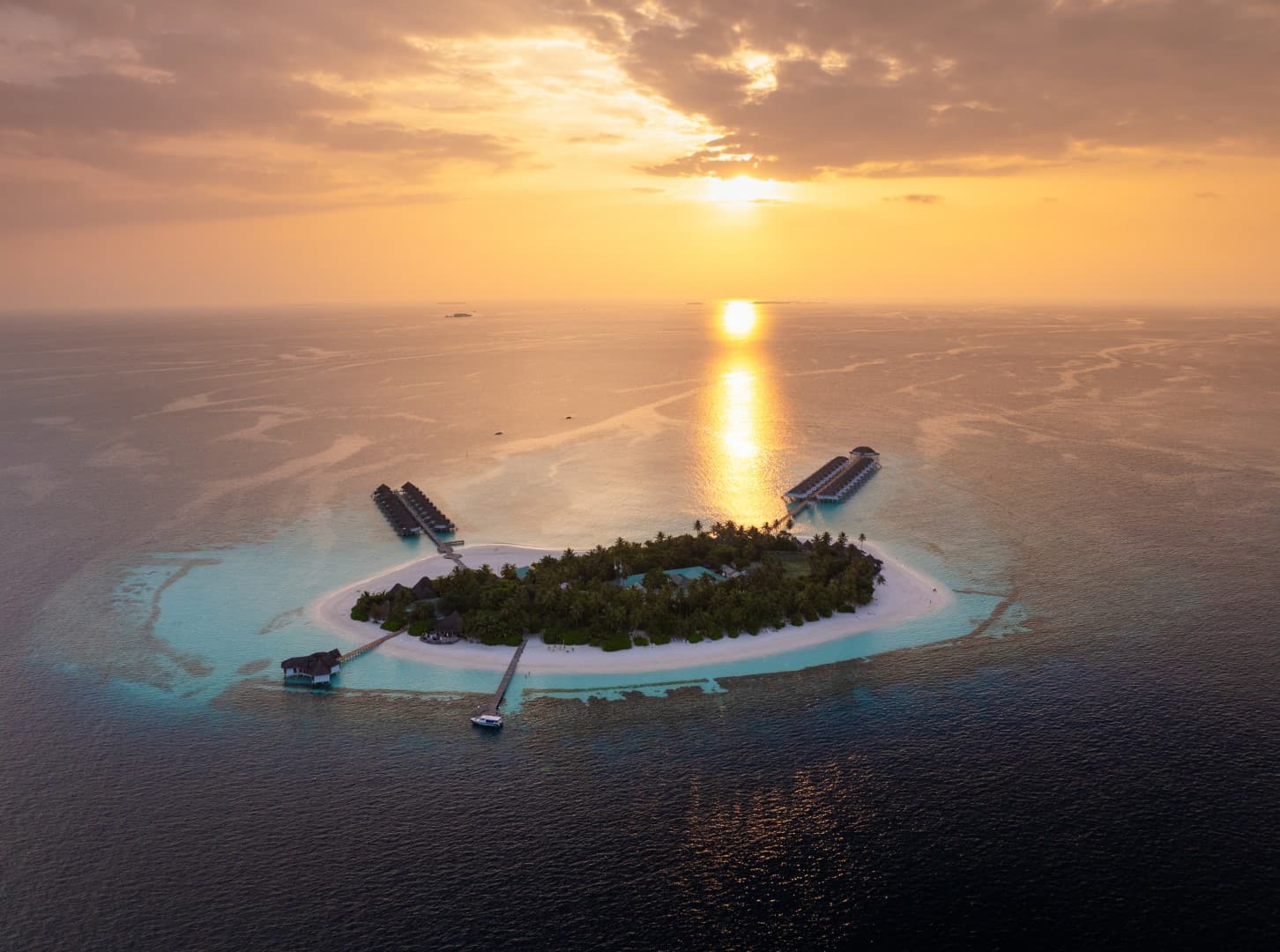 Angaga Island Resort & Spa 4* — Lomakeskukset