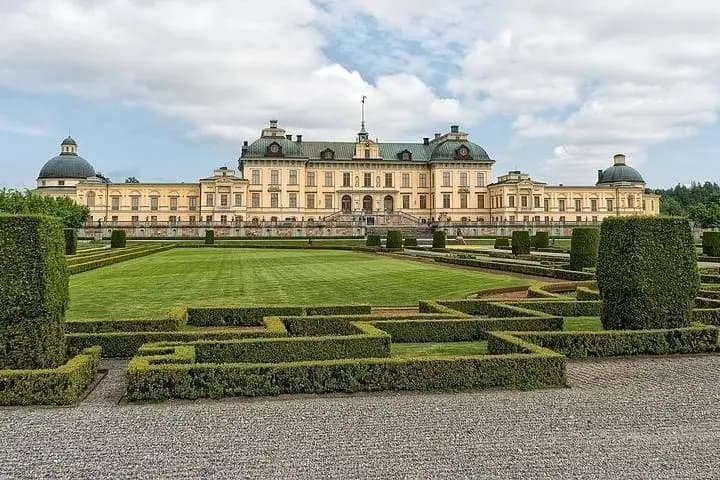 Swedish Royal Castle Tours from Stockholm — Historical Tour
