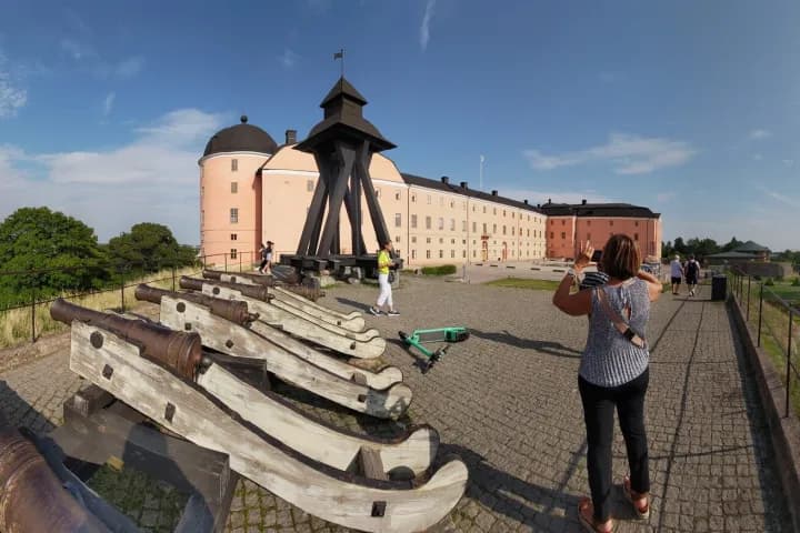 Transported Sigtuna and Uppsala Full Day Tour 8h from Stockholm – small group — Autobusová prohlídka