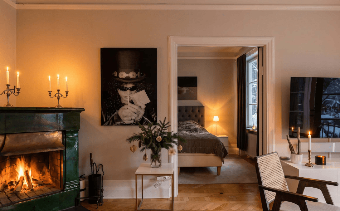 Karlaplan Apartment with Balcony and Fireplace in Östermalm — Apartment