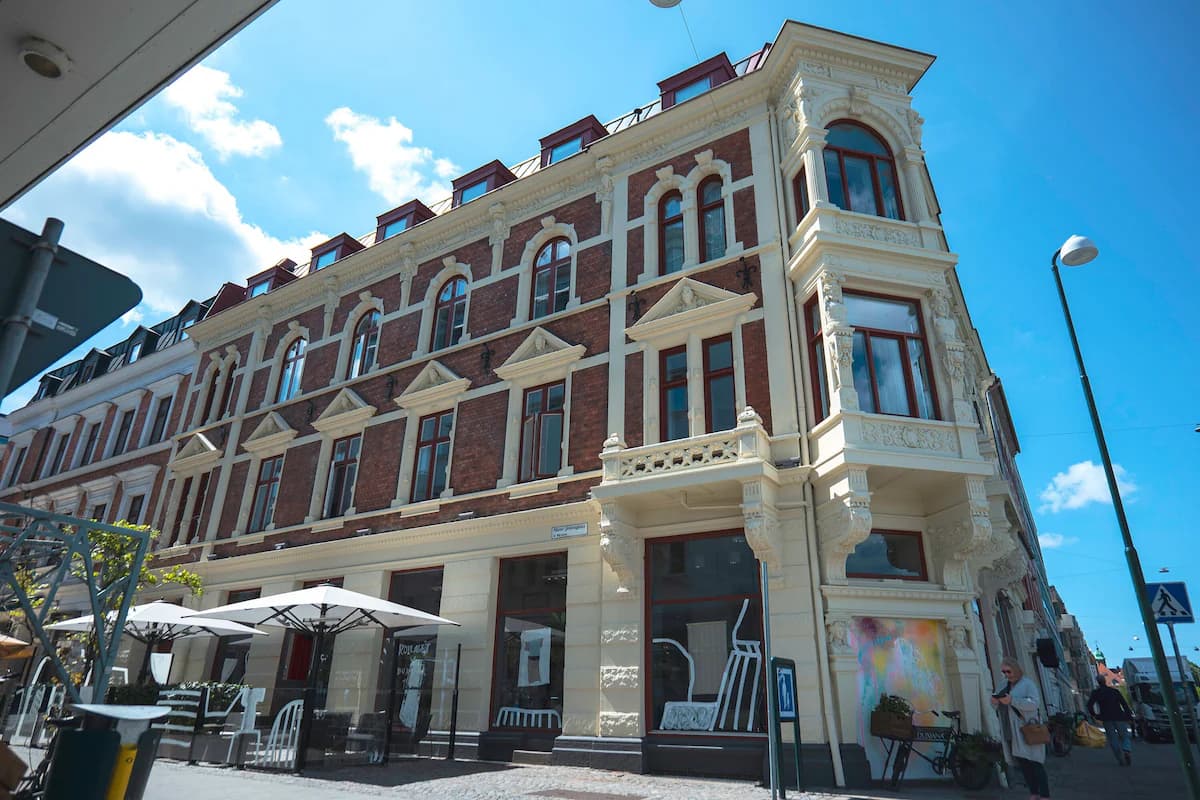 TwentySix Hotel — Hotels